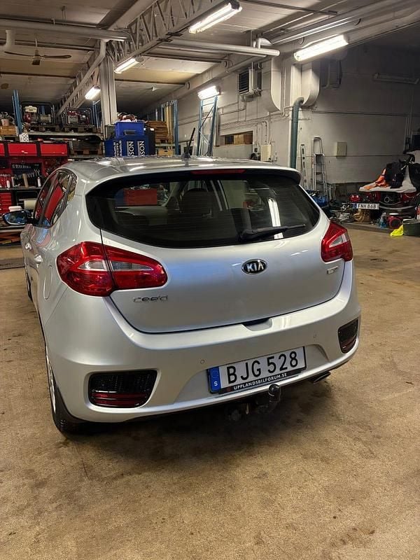 Begagnad Kia Ceed 136 HK (100 kW) 2016 Halvkombi