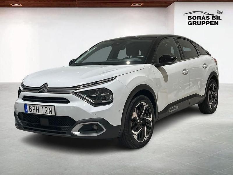 Vit Begagnad 2024 Citroën C4 PureTech Halvkombi | 209 000 kr (Marknadspris) - Bild 1/4