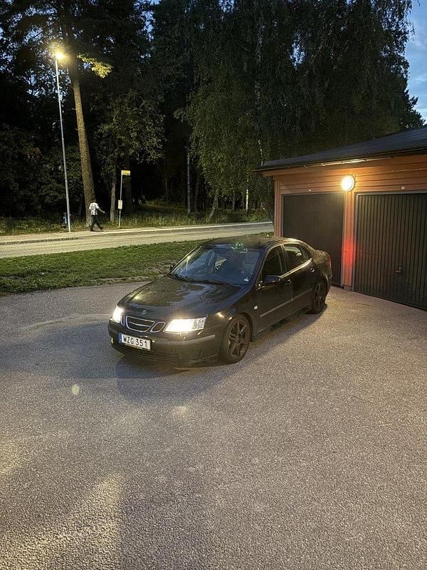 Svart Begagnad 2006 Saab 9-3 Vector Sedan | 24 900 kr (Bra pris) - Bild 1/4