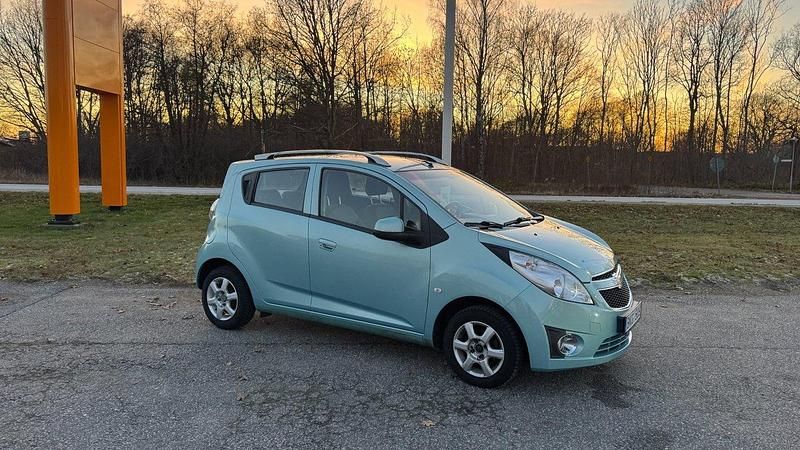 Grön Begagnad 2012 Chevrolet Spark Halvkombi | 35 000 kr (Marknadspris) - Bild 1/4