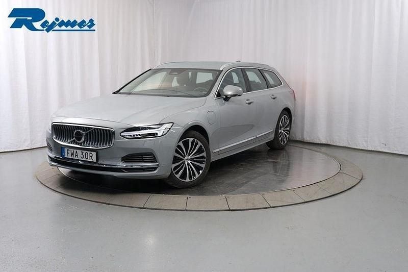 Grå Begagnad 2023 Volvo V90 Core Kombi | 429 900 kr (Marknadspris) - Bild 1/4