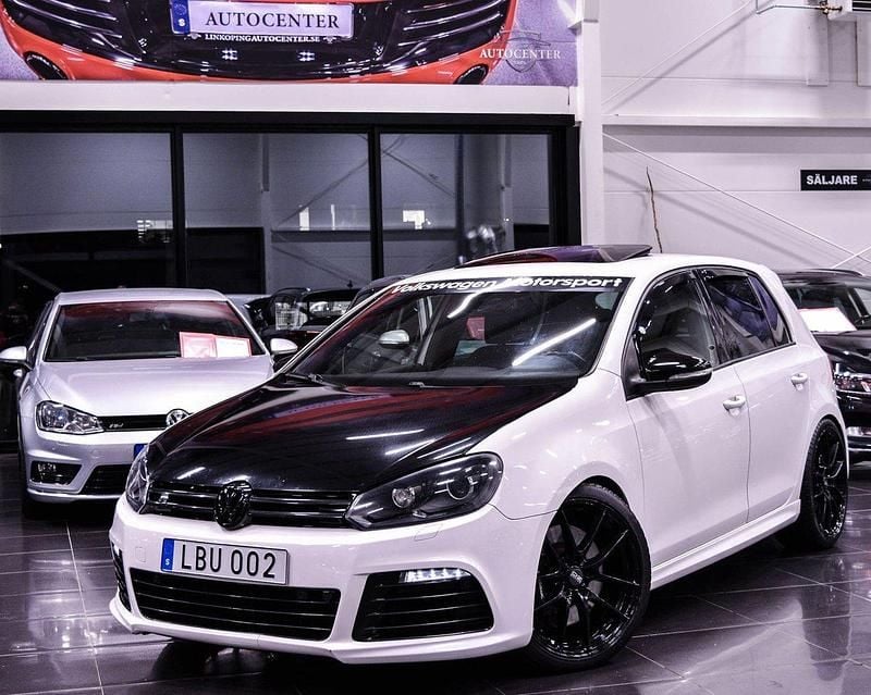 Vit Begagnad 2010 VW Golf VI R Halvkombi | 129 900 kr - Bild 1/4