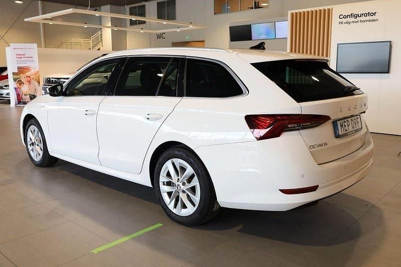Begagnad Skoda Octavia Style 204 HK (150 kW) 2022 Vit Kombi