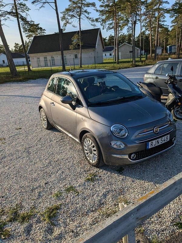 Grå Begagnad 2017 Fiat 500 Lounge Halvkombi | 85 000 kr (Marknadspris) - Bild 1/4