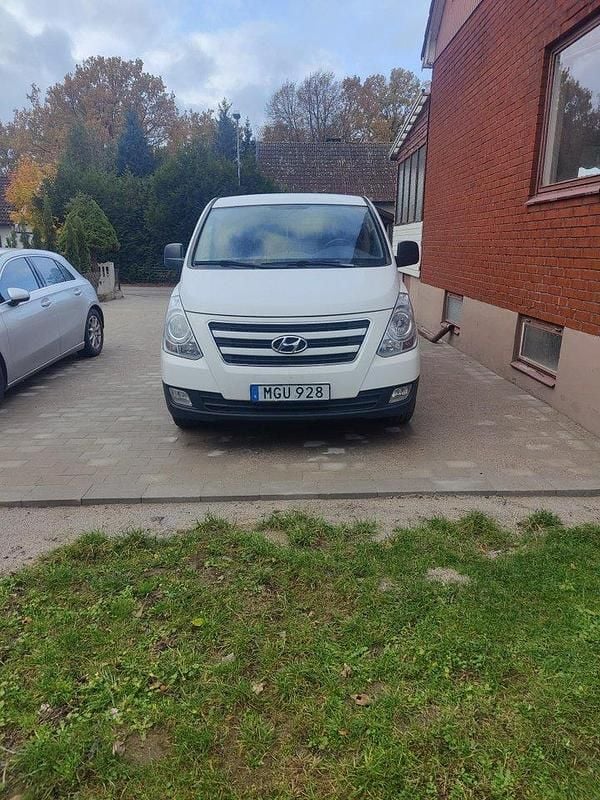 Vit Begagnad 2016 Hyundai H-1 Van | 110 000 kr (Marknadspris) - Bild 1/4