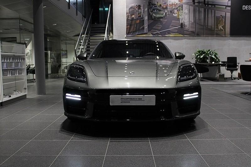 Begagnad Porsche Panamera 600 HK (441 kW) 2024 Grön Halvkombi