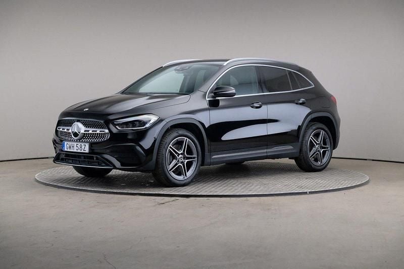 Svart Begagnad 2021 Mercedes GLA250 AMG line SUV | 369 000 kr (Marknadspris) - Bild 1/4