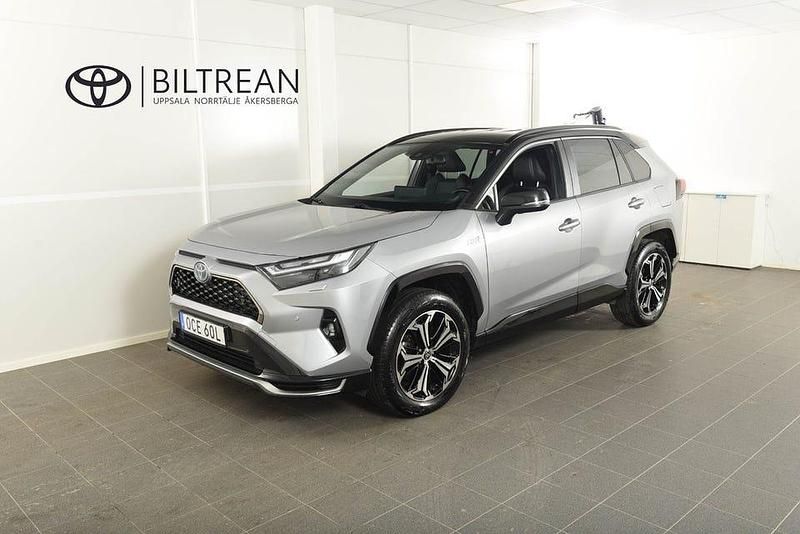 Silver metallic Begagnad 2023 Toyota RAV4 Style SUV | 479 900 kr (Marknadspris) - Bild 1/4