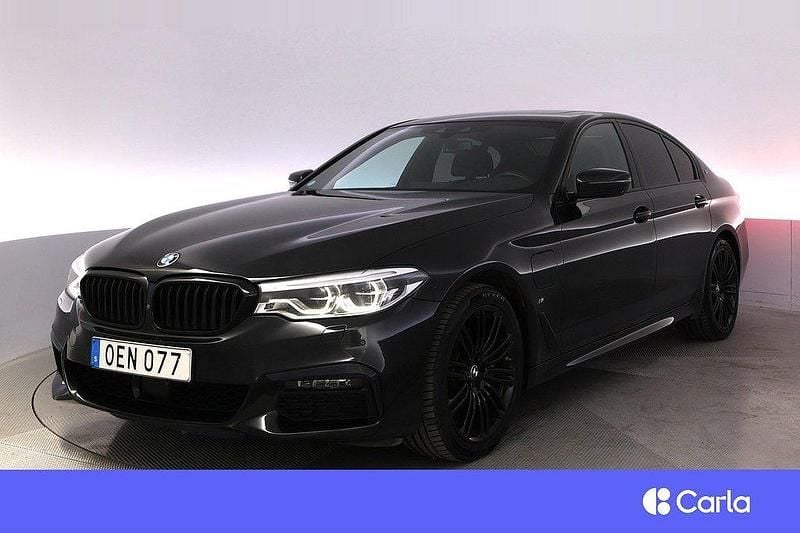 Svart Begagnad 2018 BMW 530e M Sport Sedan | 334 900 kr (Marknadspris) - Bild 1/4