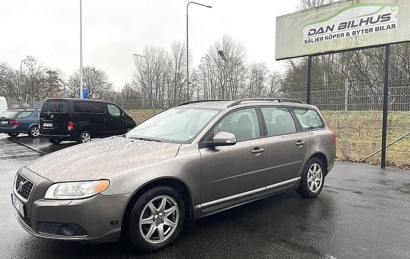 Grå Begagnad 2009 Volvo V70 Momentum Kombi | 89 900 kr (Marknadspris) - Bild 1/4
