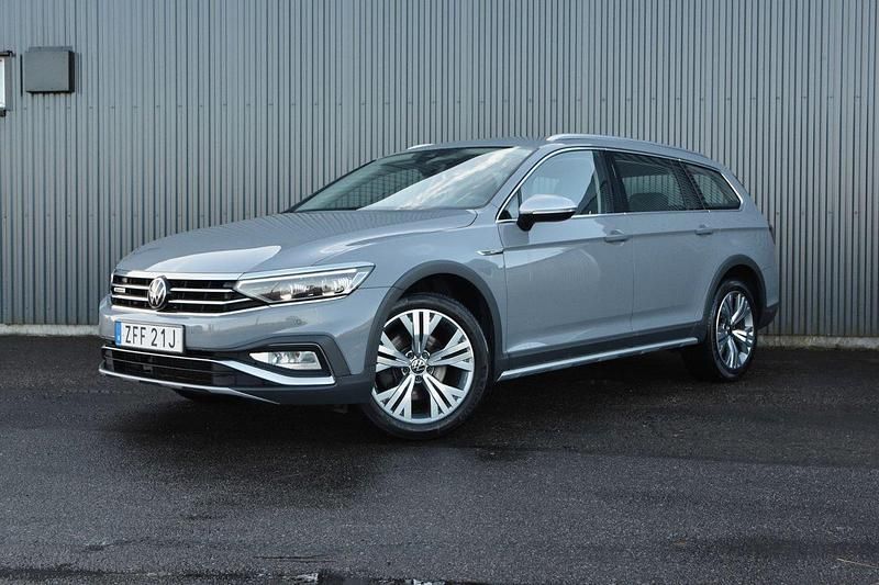 Grå Begagnad 2022 VW Passat Alltrack Kombi | 299 900 kr (Marknadspris) - Bild 1/4