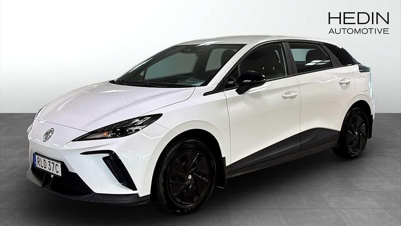 Vit (white) Begagnad 2023 MG MG4 EV Halvkombi | 249 900 kr (Marknadspris) - Bild 1/4