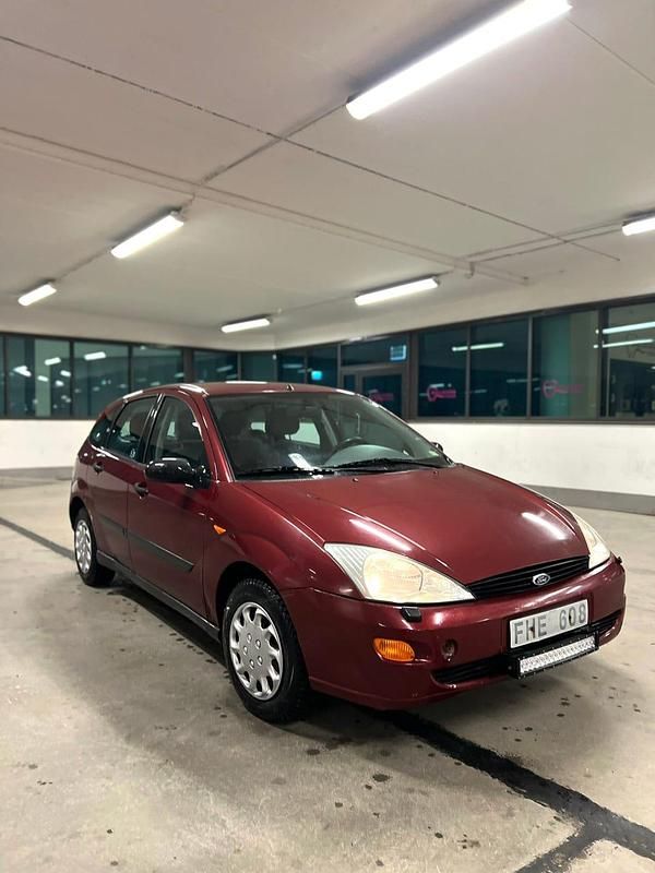 Begagnad 1999 Ford Focus Halvkombi | 14 900 kr (Marknadspris) - Bild 1/4