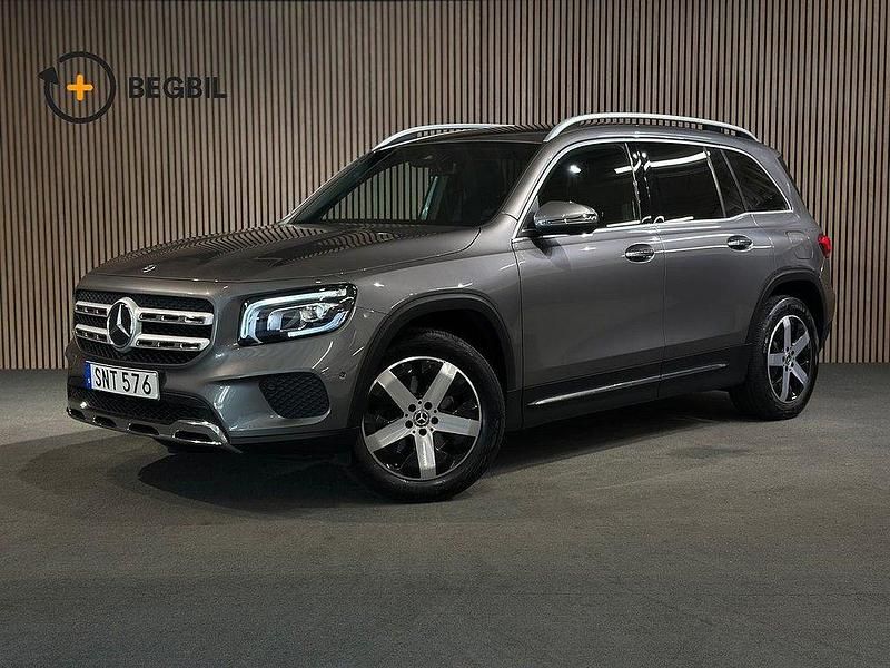 Mörkgrå Begagnad 2021 Mercedes GLB200 SUV | 377 400 kr (Marknadspris) - Bild 1/4