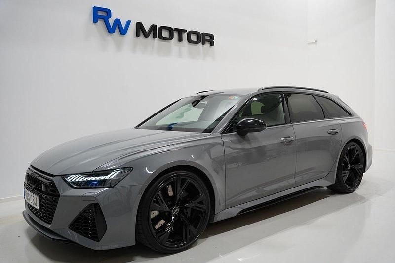 Grå Begagnad 2023 Audi RS6 Performance Kombi | 1 148 900 kr (Superpris) - Bild 1/4