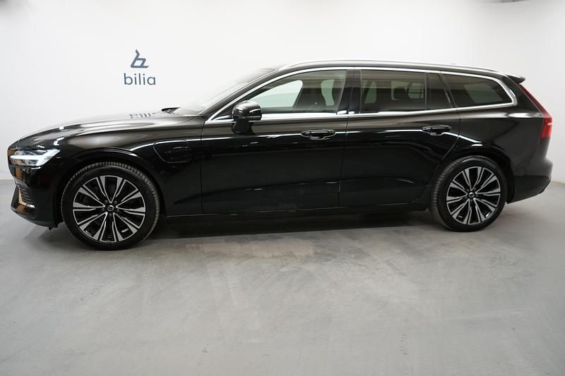 Begagnad Volvo V60 Core 253 HK (186 kW) 2022 Svart Kombi