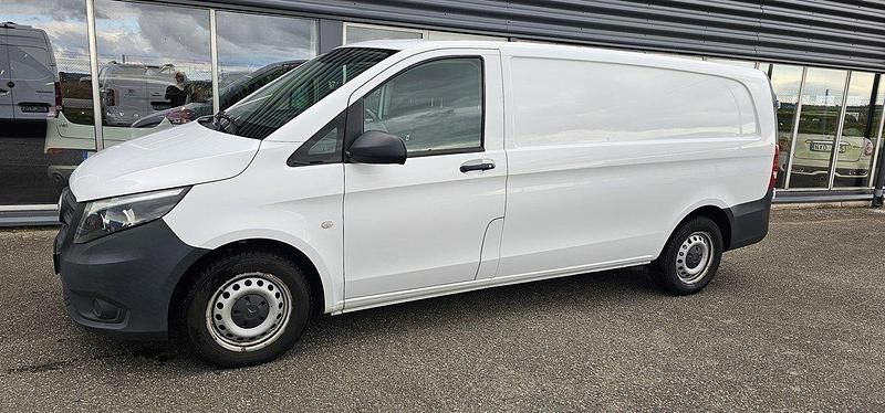 Vit Begagnad 2020 Mercedes Vito Minibuss | 219 000 kr (Marknadspris) - Bild 1/4