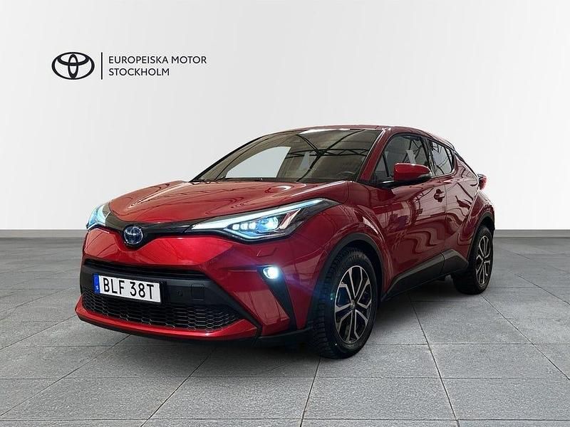 Begagnad Toyota C-HR Edition 122 HK (89 kW) 2023 Röd pearl metallic SUV