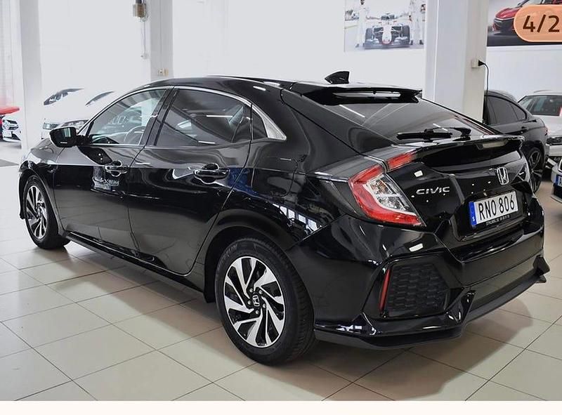 Begagnad 2018 Honda Civic Halvkombi | 165 000 kr (Marknadspris) - Bild 1/4