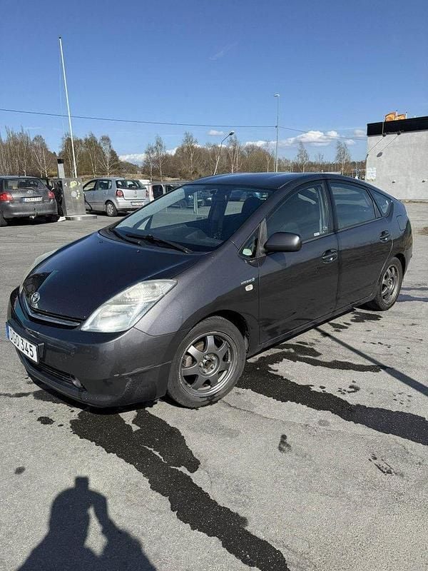 Grå Begagnad 2007 Toyota Prius Halvkombi | 64 000 kr (Marknadspris) - Bild 1/4