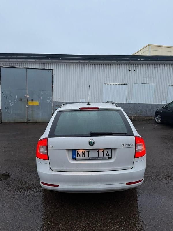 Begagnad Skoda Octavia 105 HK (77 kW) 2012 Kombi