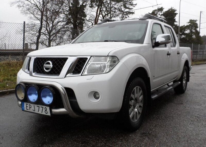 Vit Begagnad 2015 Nissan Navara Pickup | 136 250 kr (Marknadspris) - Bild 1/4