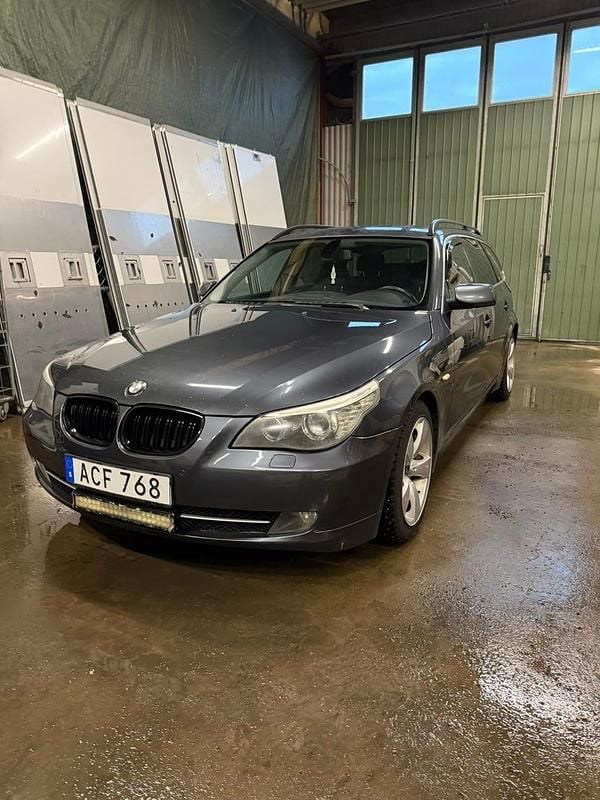 Begagnad 2007 BMW 523 Kombi | 25 000 kr (Superpris) - Bild 1/4