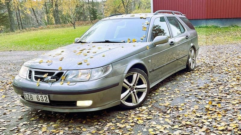 Grå Begagnad 2002 Saab 9-5 Aero Kombi | 27 000 kr (Marknadspris) - Bild 1/4