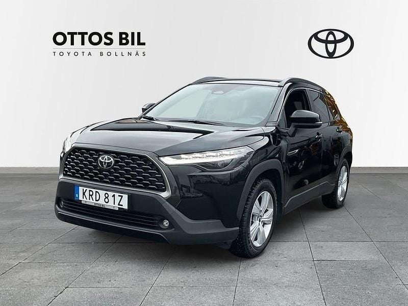 Svart Begagnad 2024 Toyota Corolla Cross Style SUV | 389 000 kr (Marknadspris) - Bild 1/4