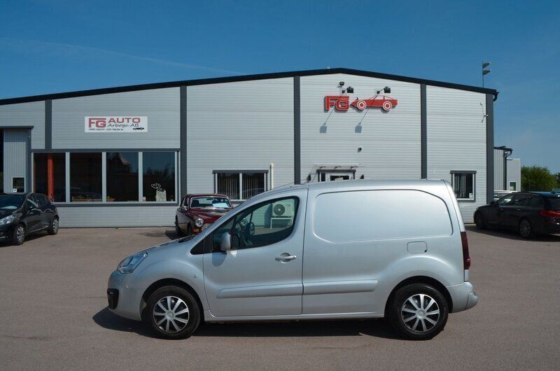 Silver Begagnad 2016 Citroën Berlingo Minibuss | 99 000 kr (Lite dyr) - Bild 1/4