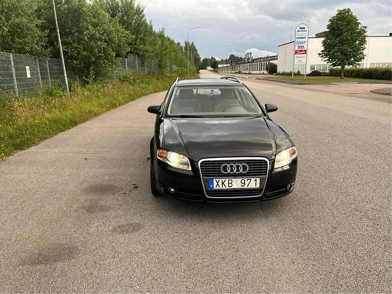 Svart Begagnad 2006 Audi A4 Comfort Kombi | 35 000 kr (Marknadspris) - Bild 1/4