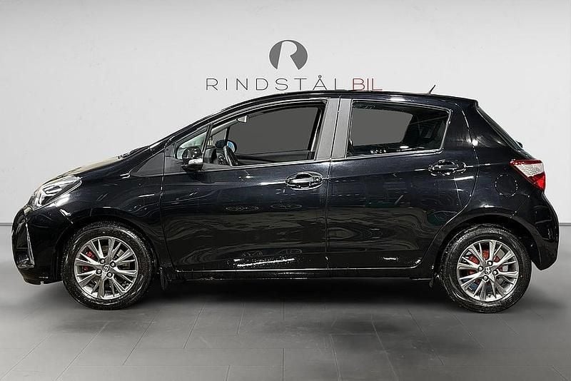 Begagnad Toyota Yaris Active 112 HK (82 kW) 2017 Svart Halvkombi