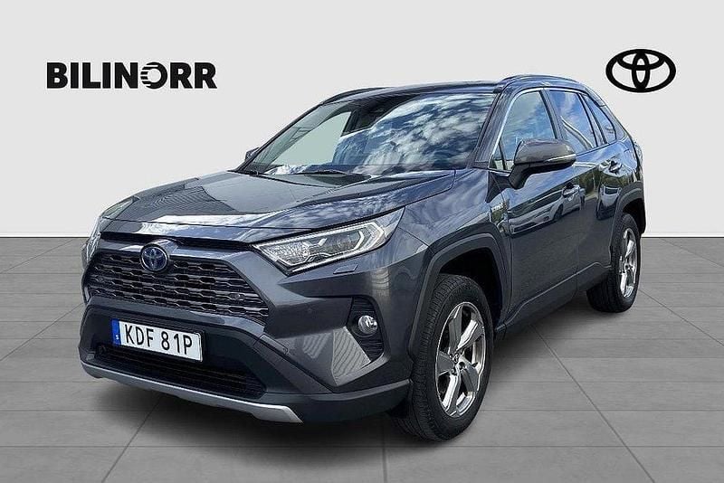 Mörkgrå Begagnad 2021 Toyota RAV4 Hybrid Executive SUV | 339 900 kr (Marknadspris) - Bild 1/3