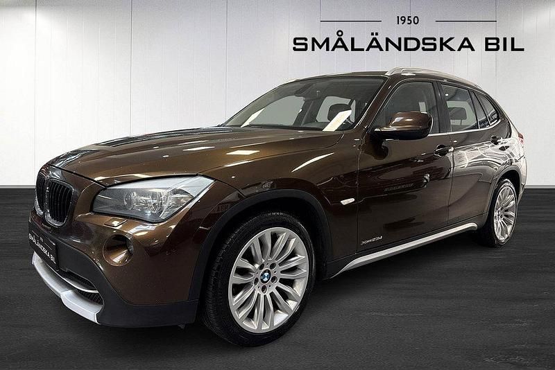Brun Begagnad 2010 BMW X1 SUV | 79 000 kr (Marknadspris) - Bild 1/4