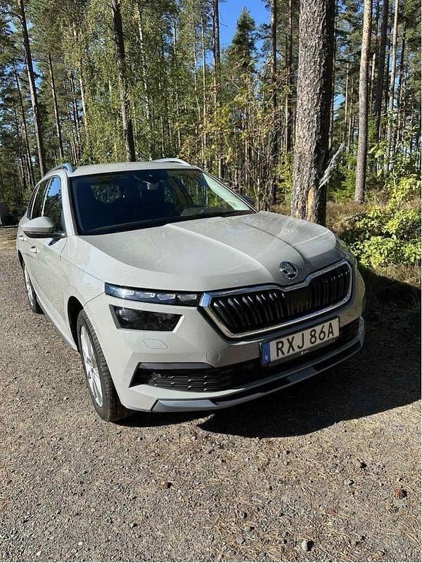 Grå Begagnad 2021 Skoda Kamiq Adventure SUV | 215 000 kr (Marknadspris) - Bild 1/4