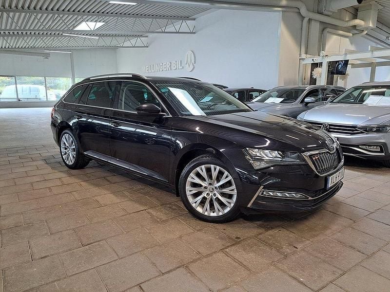 Svart Begagnad 2022 Skoda Superb Business Line Kombi | 318 500 kr (Bra pris) - Bild 1/4