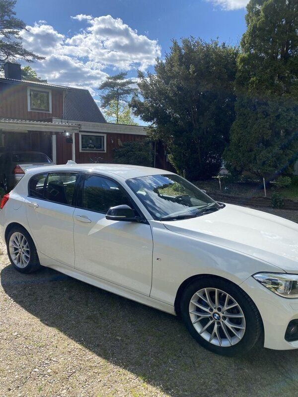 Vit Begagnad 2016 BMW 116 M Sport Halvkombi | 125 000 kr (Marknadspris) - Bild 1/4