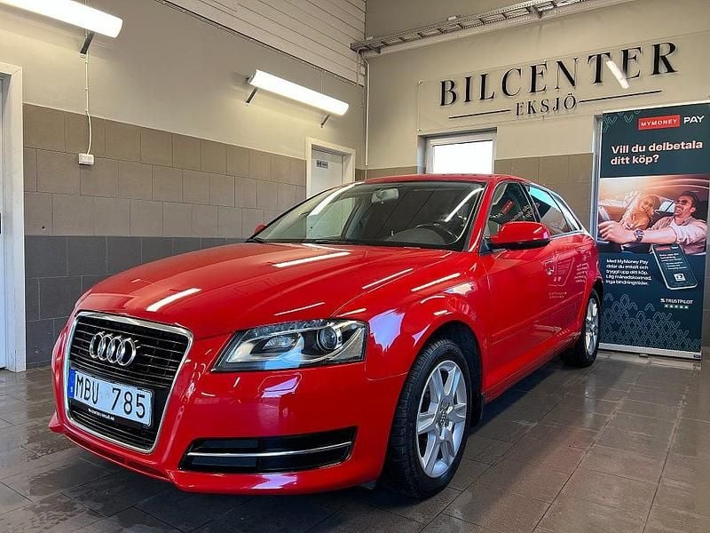 Begagnad Audi A3 Sportback Attraction 105 HK (77 kW) 2011 Röd Halvkombi