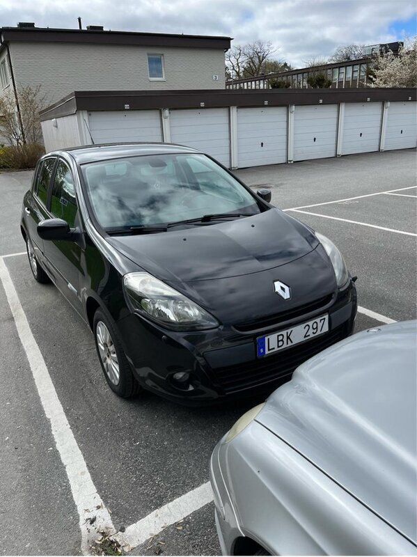 Svart Begagnad 2011 Renault Clio R.S. Halvkombi | 59 000 kr (Lite dyr) - Bild 1/4