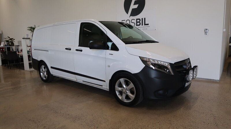 Vit Begagnad 2017 Mercedes Vito Minibuss | 209 900 kr (Lite dyr) - Bild 1/3