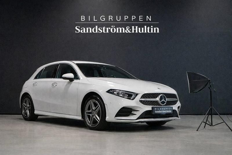 Digitalvit metallic Begagnad 2022 Mercedes A250 AMG | 289 000 kr (Marknadspris) - Bild 1/4