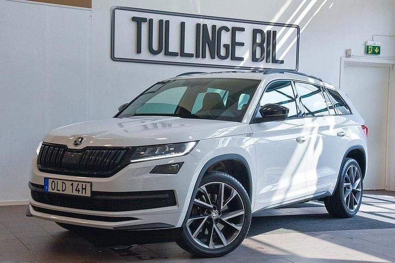 Vit Begagnad 2020 Skoda Kodiaq SportLine SUV | 329 900 kr (Marknadspris) - Bild 1/4