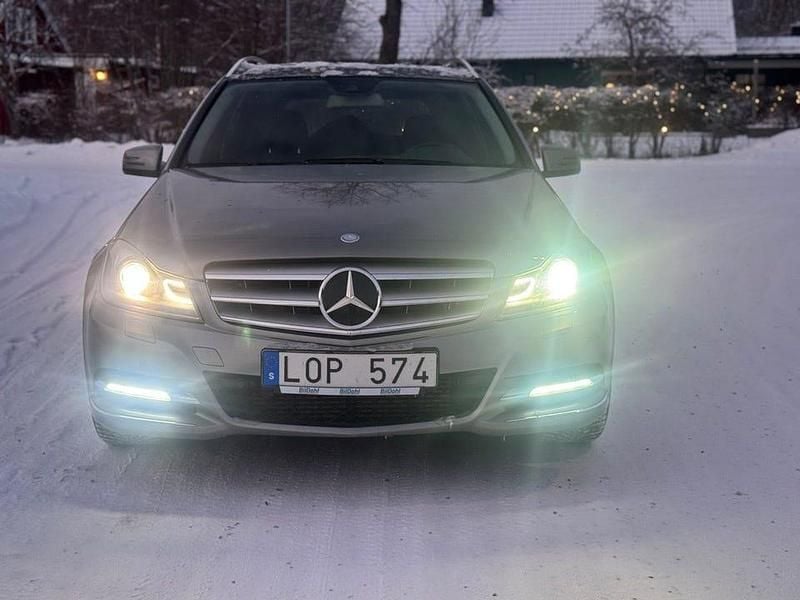 Silver Begagnad 2012 Mercedes C250 | 149 900 kr - Bild 1/4