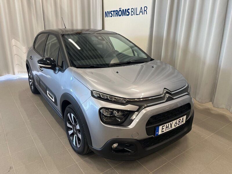 Grå (gråmetallic) Begagnad 2021 Citroën C3 PureTech Halvkombi | 179 900 kr (Marknadspris) - Bild 1/4