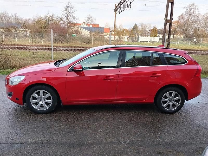 Begagnad Volvo V60 Momentum 150 HK (110 kW) 2011 Röd Kombi