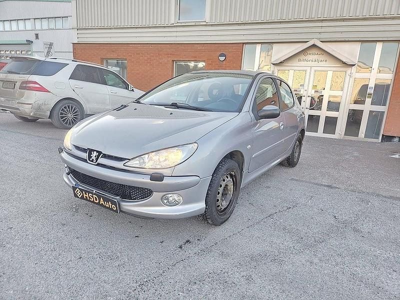 Begagnad Peugeot 206 109 HK (80 kW) 2005 Grå Halvkombi