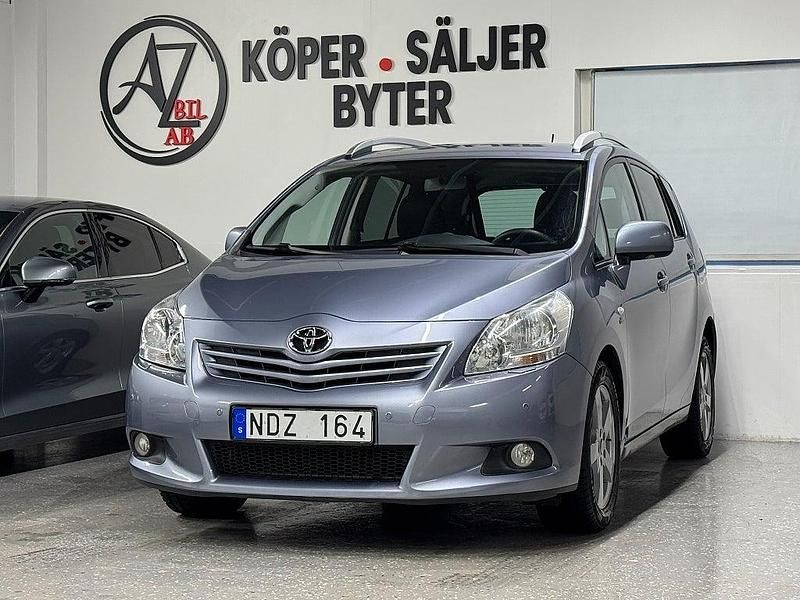 Blå Begagnad 2011 Toyota Verso Minibuss | 109 900 kr (Marknadspris) - Bild 1/4