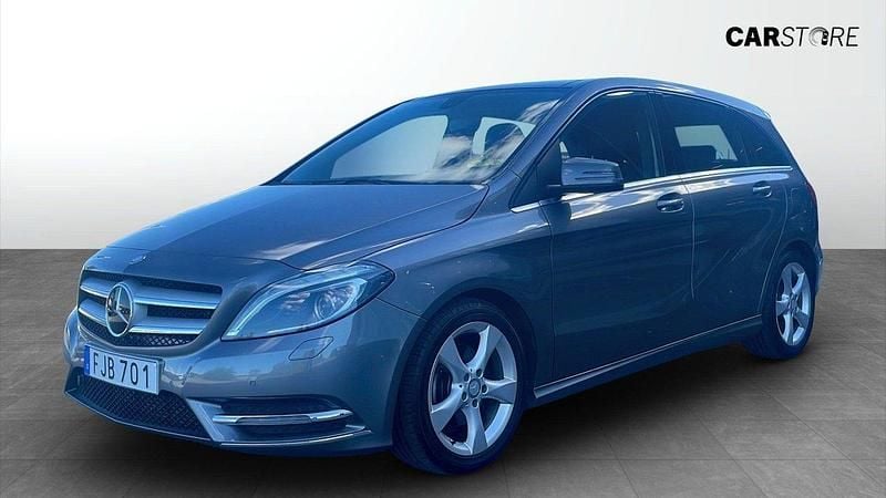 Grå Begagnad 2014 Mercedes B180 Minibuss | 119 900 kr (Superpris) - Bild 1/4
