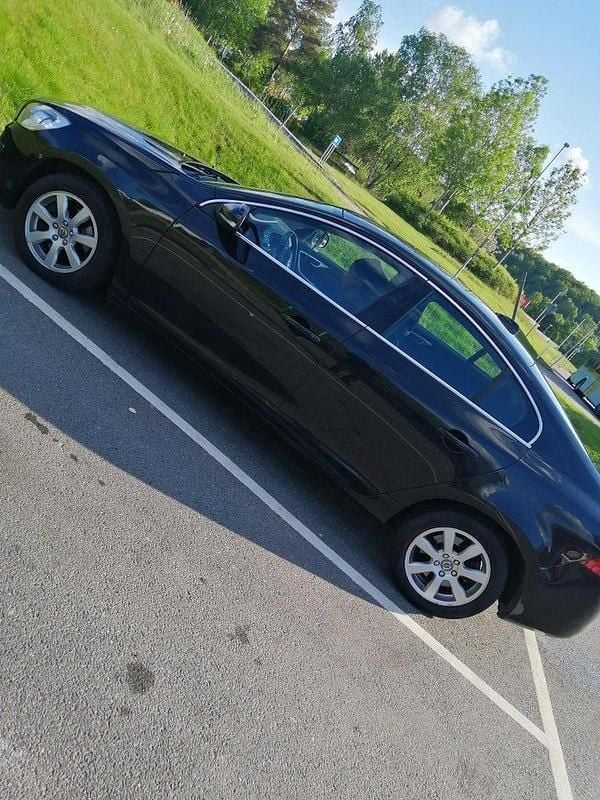 Svart Begagnad 2012 Volvo S60 Momentum Sedan | 80 000 kr (Superpris) - Bild 1/2