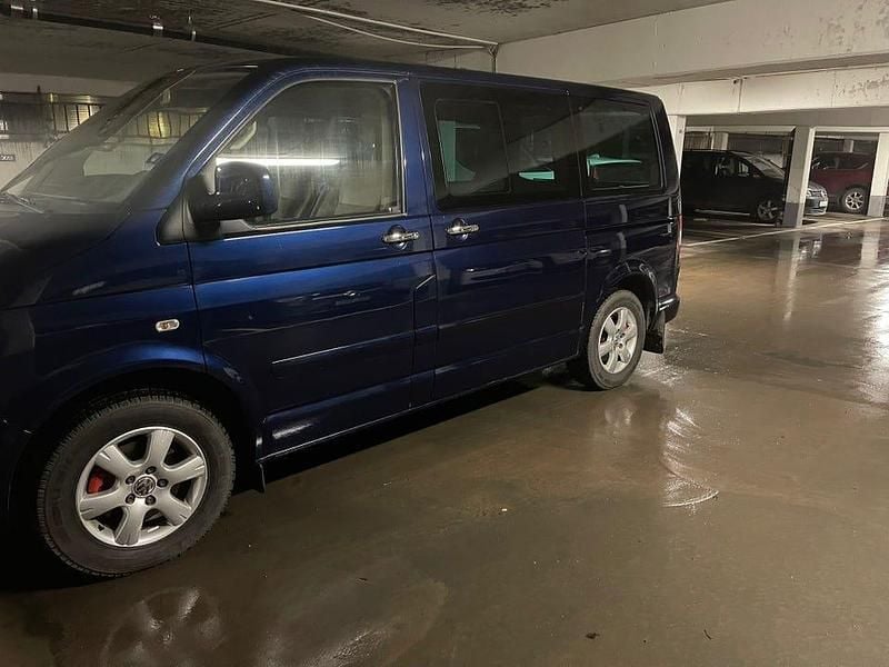 Begagnad VW Multivan Highline 174 HK (127 kW) 2009